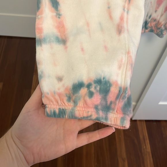 Old navy joggers - Picture 3 of 4